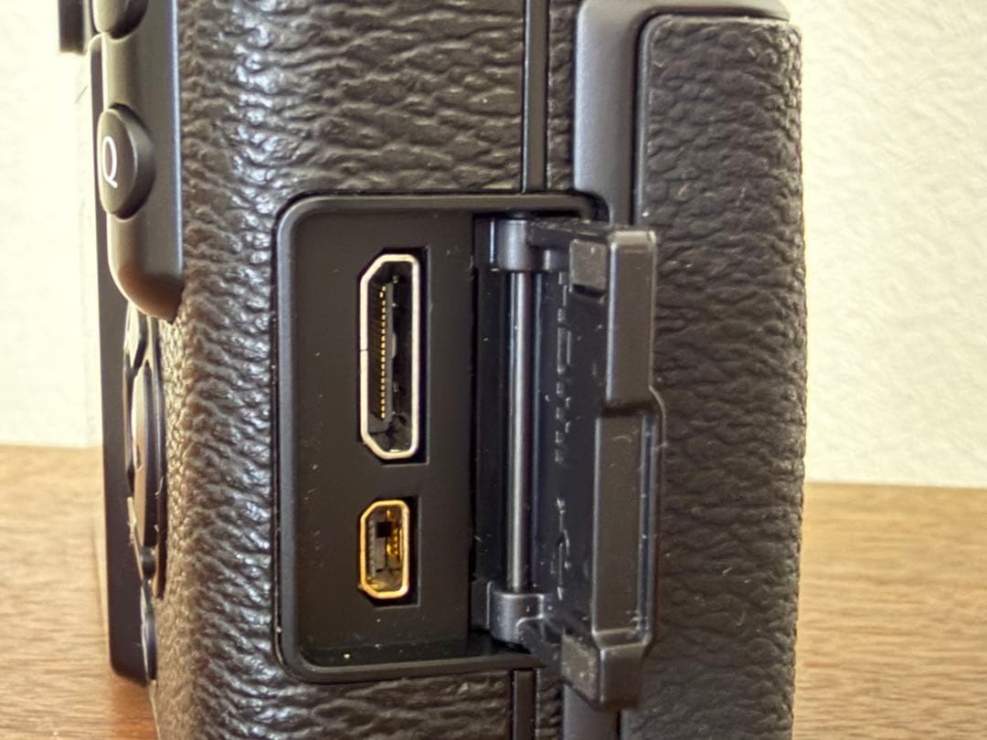 富士フィルム X-Pro1 ミラーレスデジタルカメラ グリップ縦吊り改造