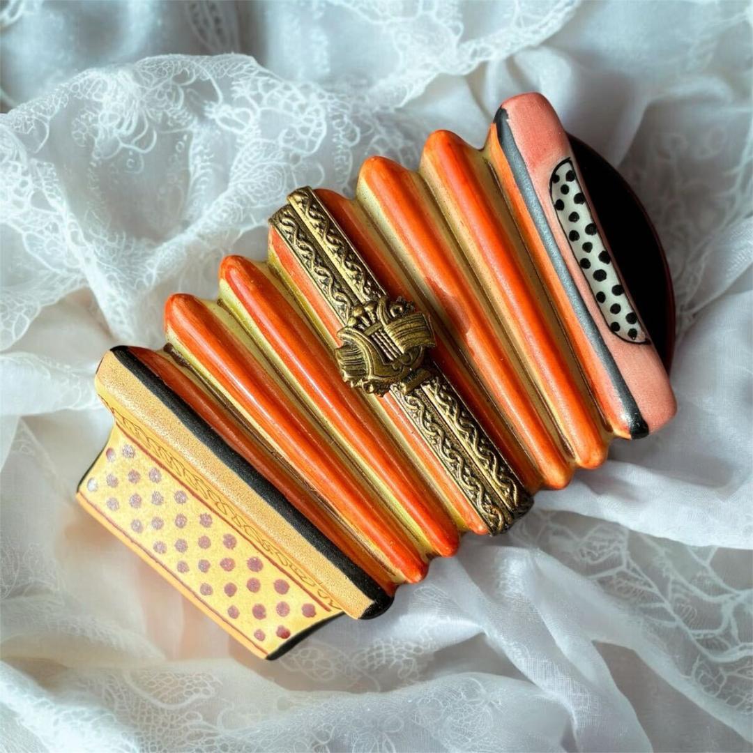 心弾むアコーディオン】リモージュボックス 希少モチーフ 小物入れ