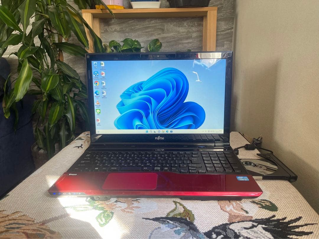 富士通 ノートパソコン windows11 core i3 AH45/K 赤 - メルカリ