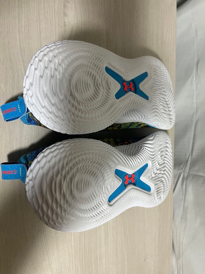 【けろきしん】アンダーアーマー カリー10 27.5cm