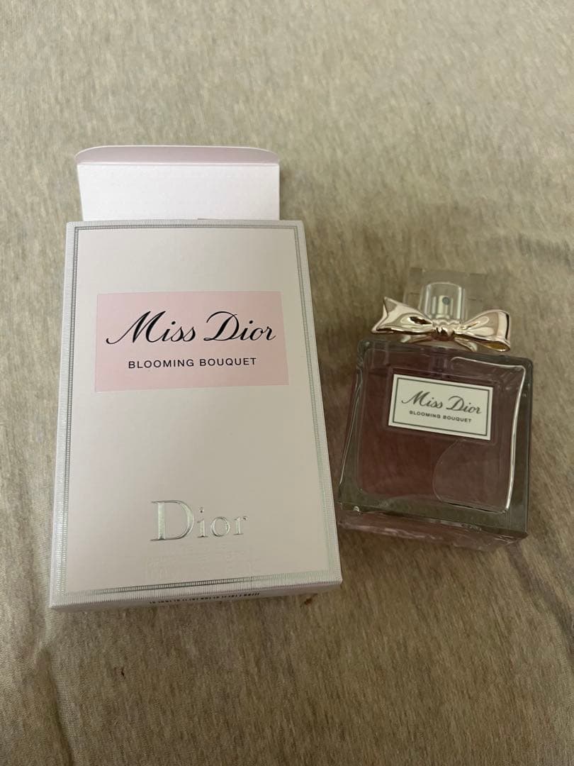 Miss Dior Blooming Bouquet 香水　100ml Amazon.co.jp: Christian Dior(クリスチャンディオール) ミス
