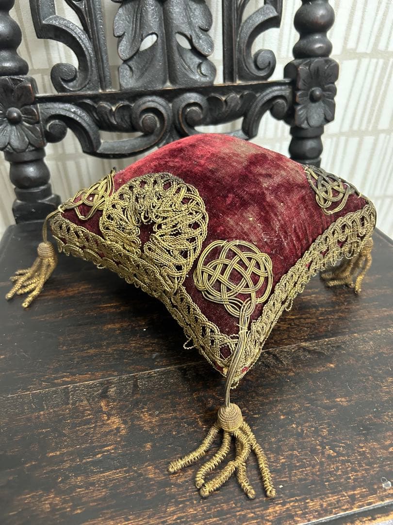 フランスアンティーク　グローブドマリエ　クッション 青いクッションのグローブ・ド・マリエ - Eggplant