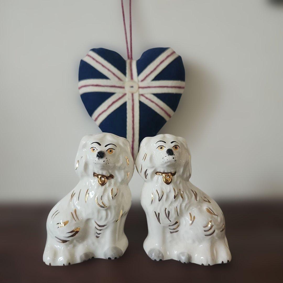 イギリス　アンティーク　スタッフォードシャードッグ マントルピースドッグ　ペア イギリス アンティーク スタッフォードシャードッグ マントルピース