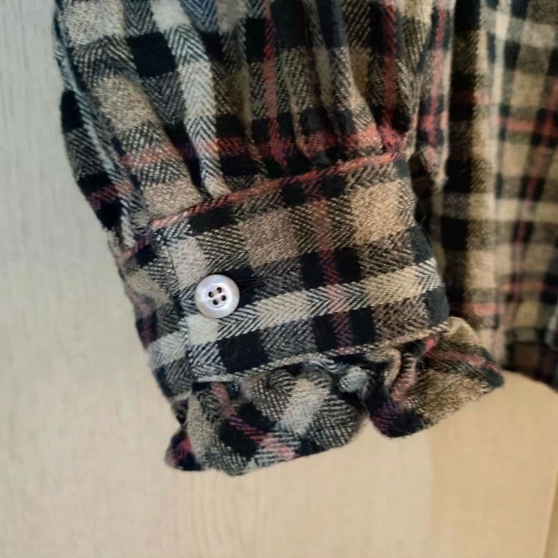 ハグオーワー ネルチェックフリル スタンドカラーブラウス 雅姫 - メルカリ