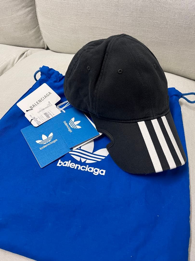 新品未使用balenciaga adidasベースボールキャップブラック BALENCIAGA（バレンシアガ） ×ADIDAS ロゴストライプ ベースボール