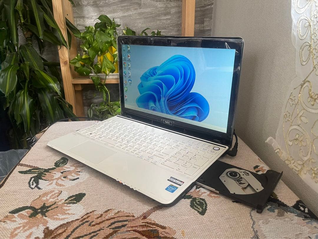 人気スマホ・タブレット・パソコン - NEC LaVie PC初心者向けすぐ