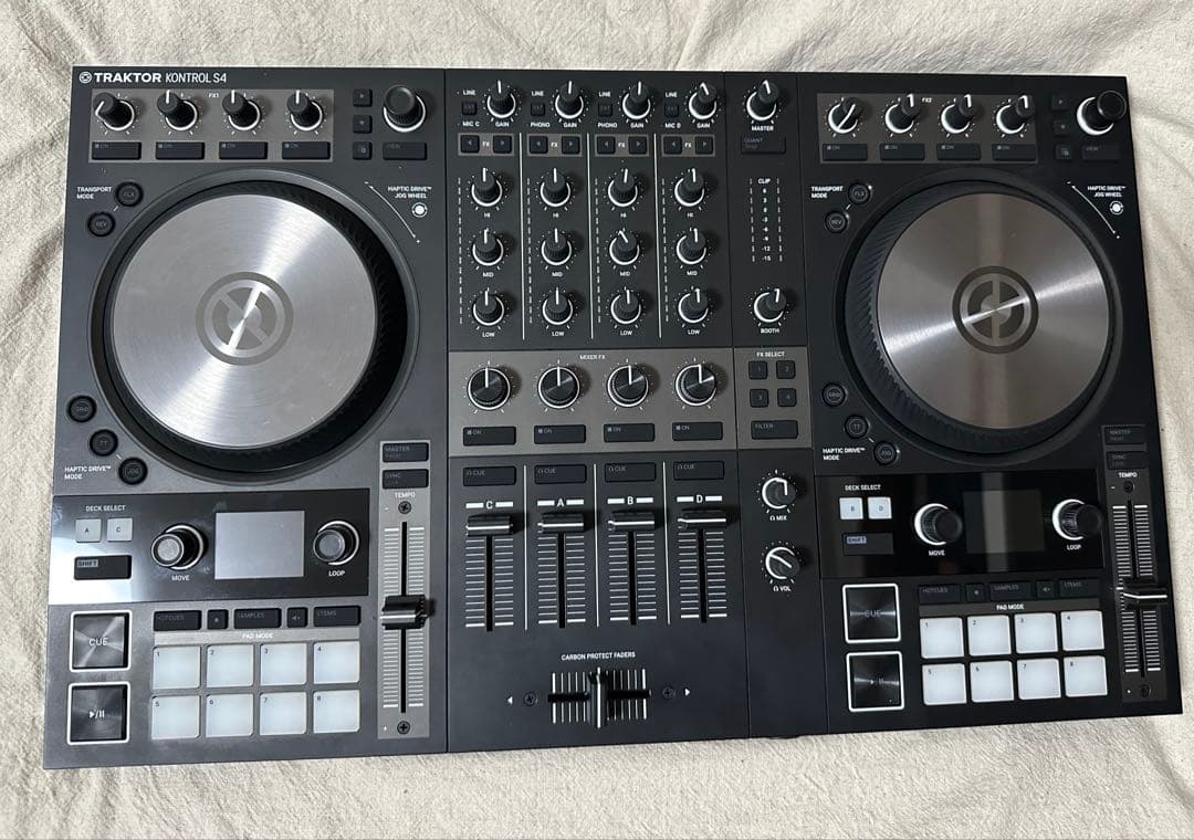 DJ機材 TRAKTOR KONTROL S4 MK3 Traktor Kontrol S4 MK3: Motorized Jog Wheels With Haptic Feedback