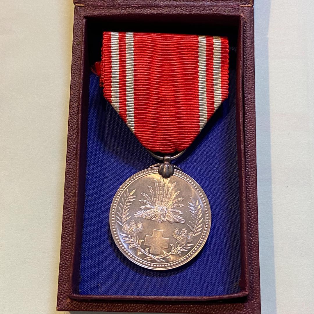 処分 勲章類 明治21年 日本赤十字社 徽章 記章 メダル 化粧箱 希少
