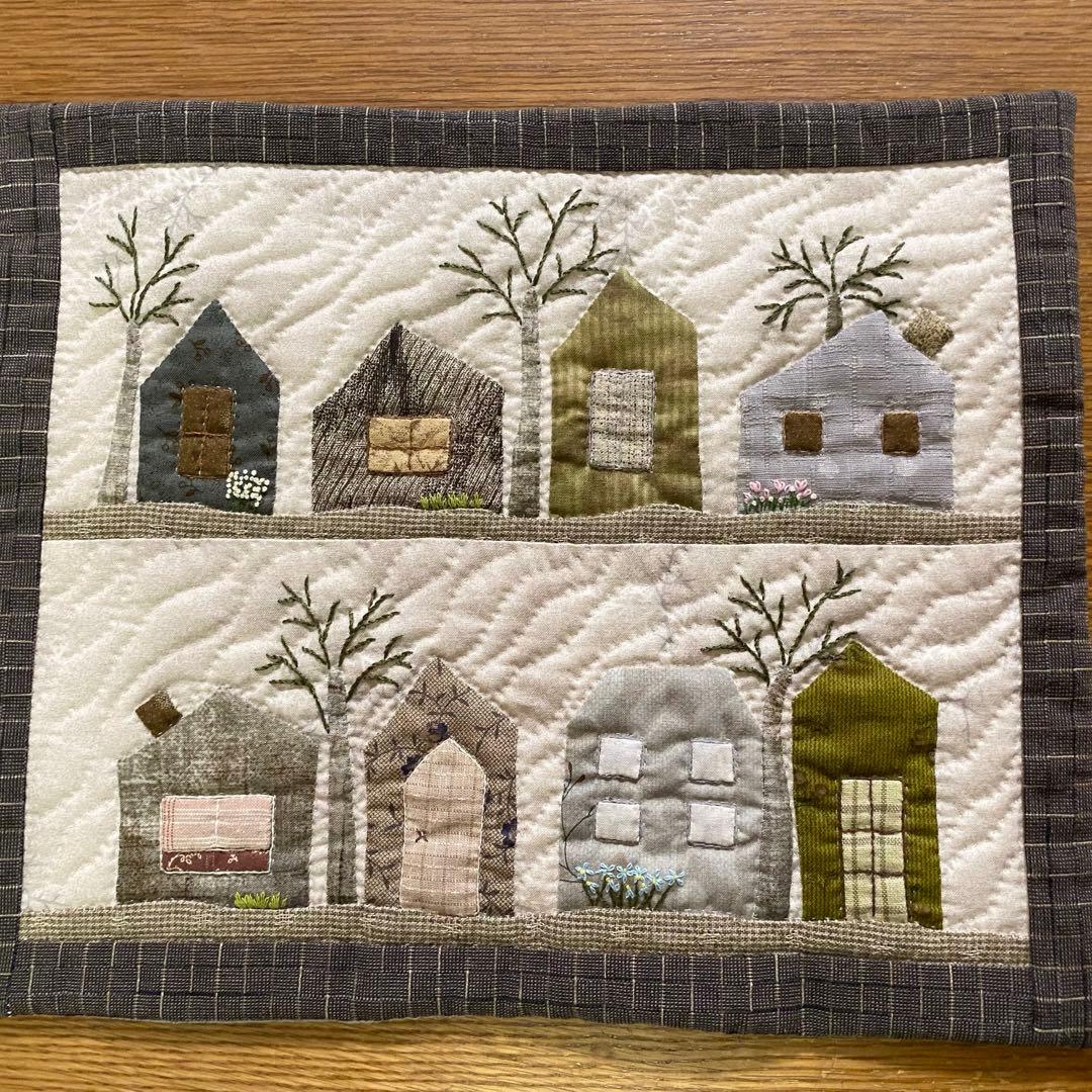 パッチワークタペストリー☆ハウスのキルト - メルカリ
