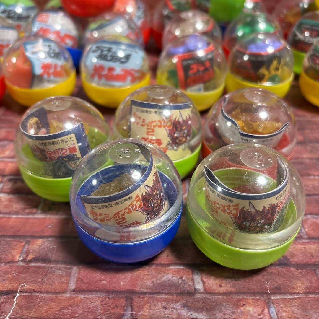 カ*君様 【当時モノ】ガシャポン ゴジラ カプセルトイ30個セット