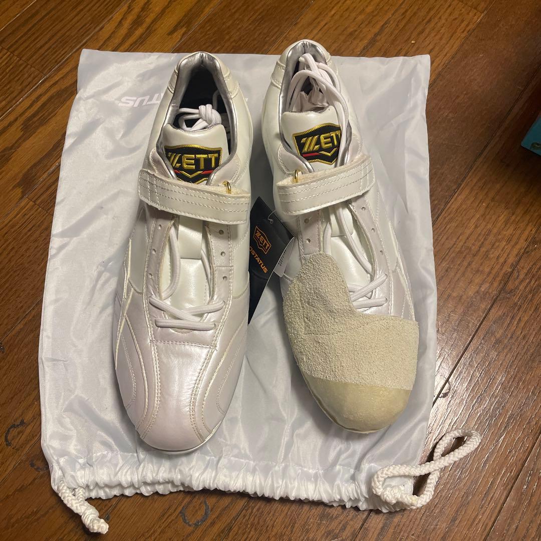 ZETT ホワイトスパイクシューズ ZETT》ホワイトスパイクでプレーする君に！ 使って欲しい理由(ワケ) が