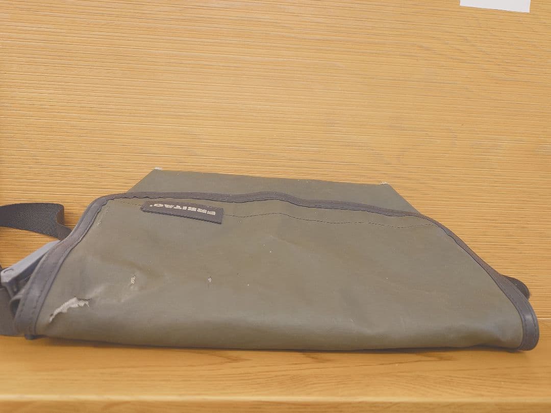 FREITAG メッセンジャーバッグ オリーブグリーン カーキ - メルカリ