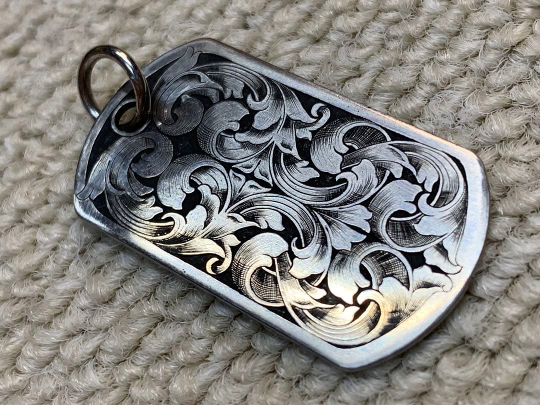 ペンダントトップ①その他付属品 Hizm/札形ペンダントトップS 青蓮華一輪/純チタン製/チェーン付属