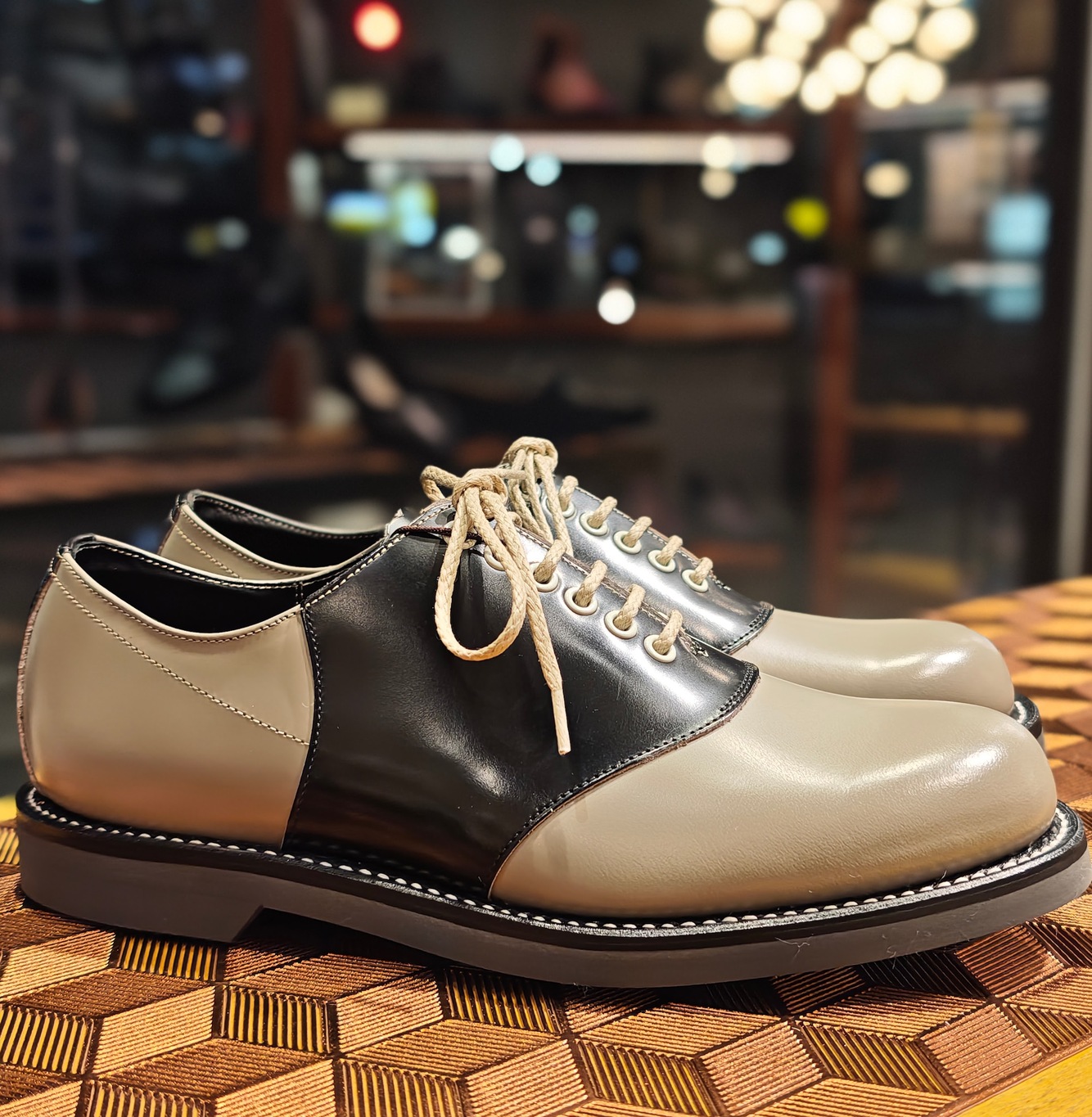 歴史的アップデート｜NEW【サドルシューズ】 | 靴のリーガル