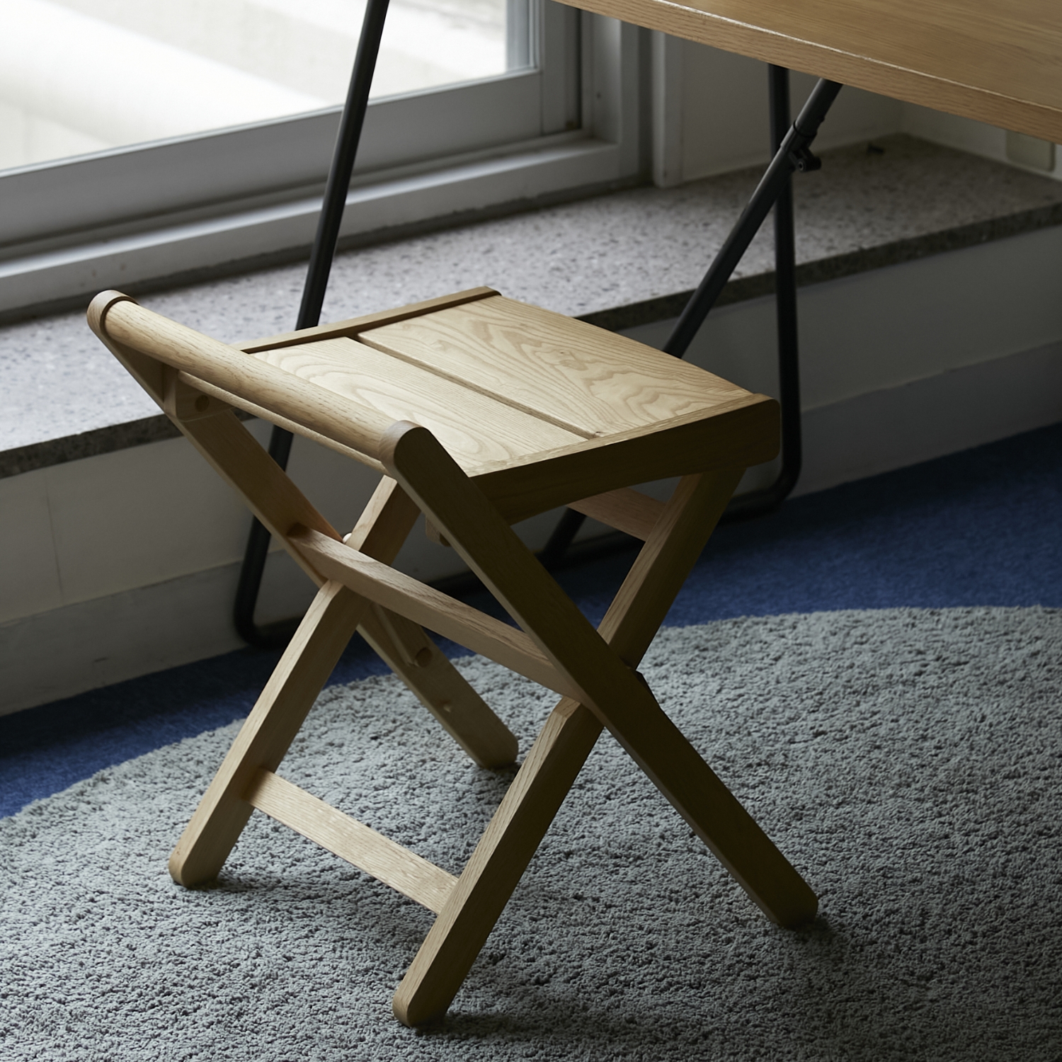 OAK VILLAGE/折りたたみスツール -いつも必要に応えてくれる無垢材の