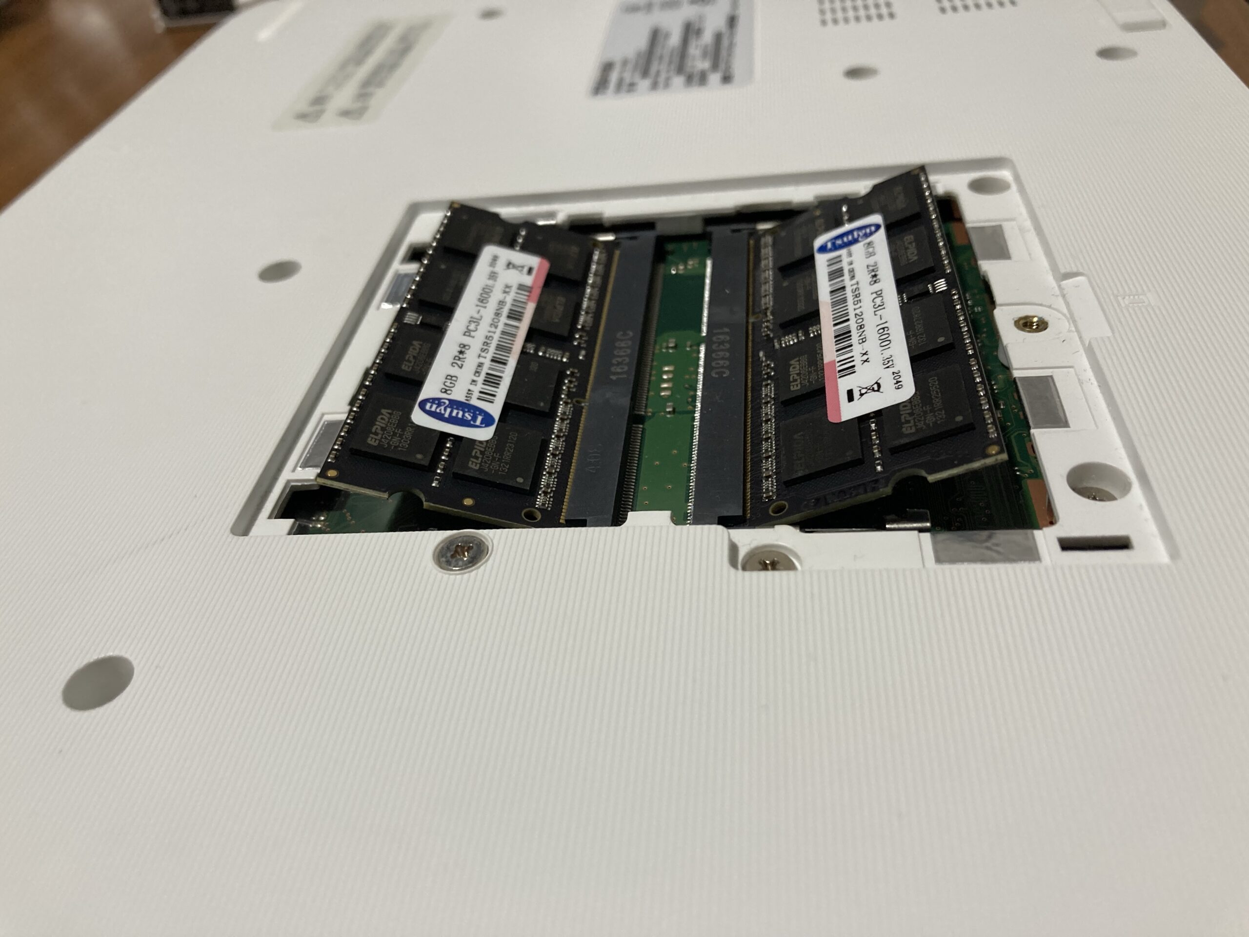 Dynabook T55 BGS のメモリ交換とメモリ増設のやり方（メモリの選び方